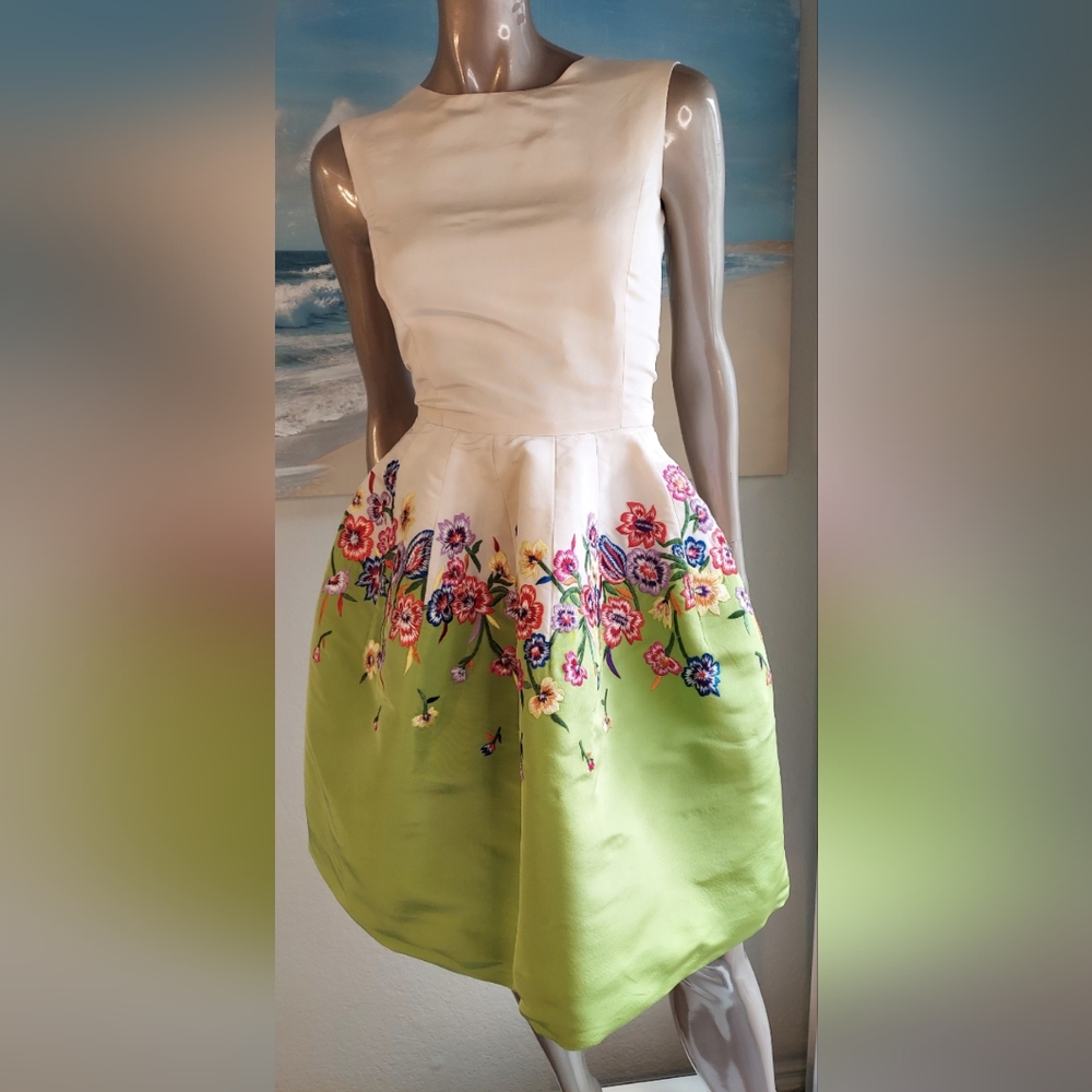 $6,000 OSCAR DE LA RENTA EXCL SILK FLORAL IVORY GREEN EMBROID RUNW DRESS 2 S